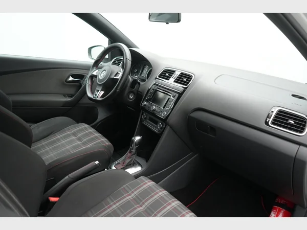 VOLKSWAGEN Polo GTI (2011) — foto 17 van 19