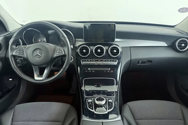 Mercedes-Benz C-Class (W205) (2018) — foto 8 van 25
