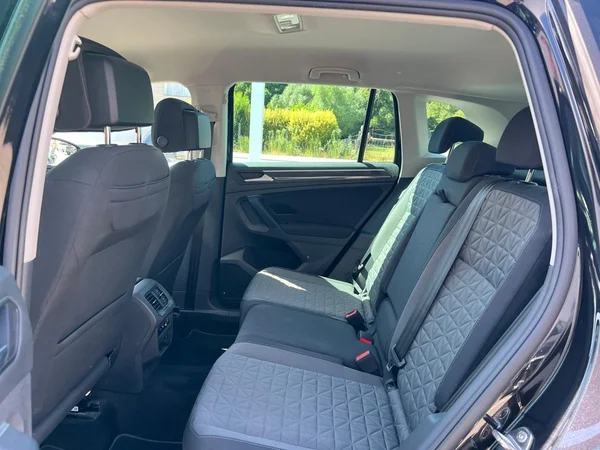 VOLKSWAGEN Tiguan (2023) — foto 9 van 24