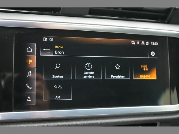 AUDI Q3 PHEV (2022) — foto 8 van 34