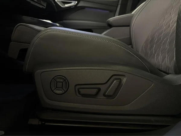 AUDI Q4 Sportback e-tron (2024) — foto 7 van 22