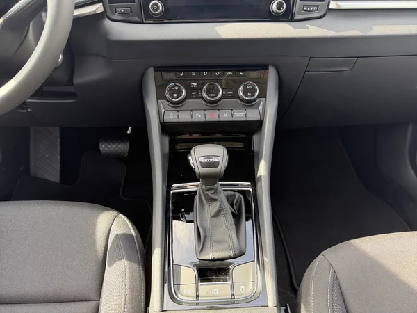 SKODA Karoq (2026) — foto 3 van 20