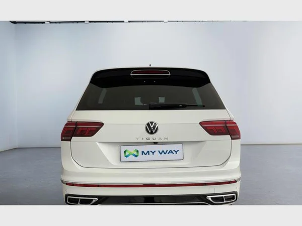 Volkswagen Tiguan (2021) — foto 13 van 15