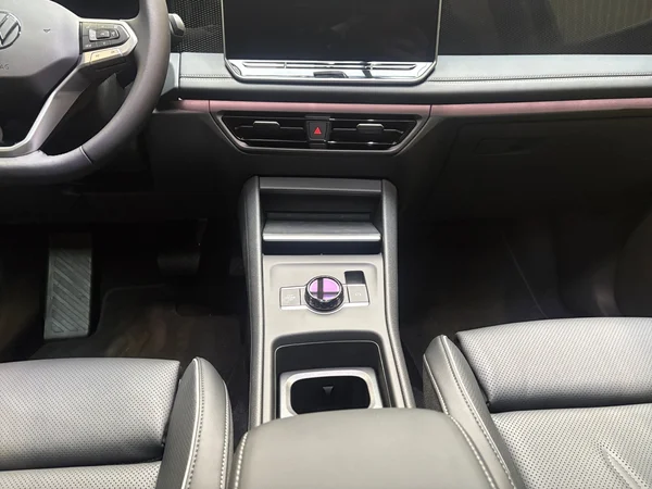 VOLKSWAGEN Tiguan (2026) — foto 6 van 15