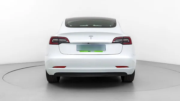Tesla Model 3 (2023) — foto 34 van 83