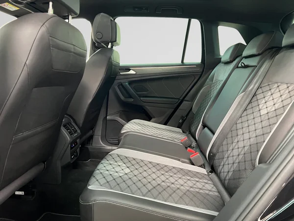 VOLKSWAGEN Tiguan (2023) — foto 6 van 20