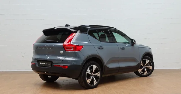 Volvo XC40 (2023) — foto 22 van 28