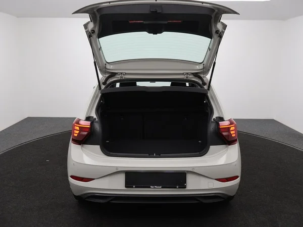 VOLKSWAGEN Polo (2024) — foto 12 van 23