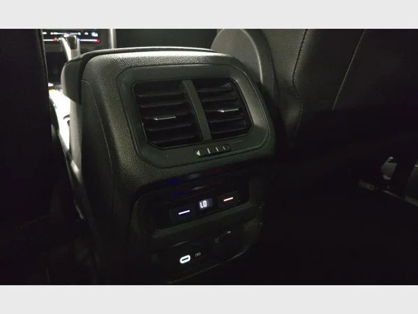 Volkswagen Tiguan (2021) — foto 18 van 30