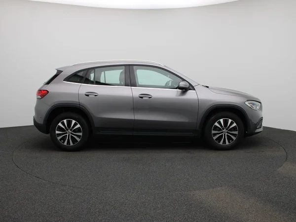 Mercedes-Benz GLA (2022) — foto 38 van 41