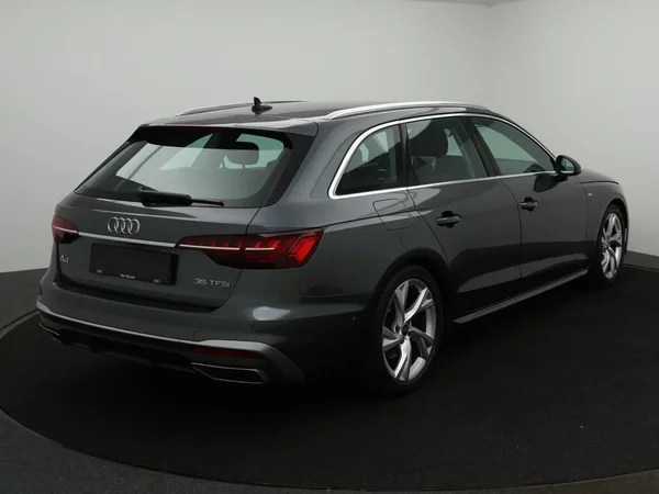Audi A4 (2022) — foto 12 van 25