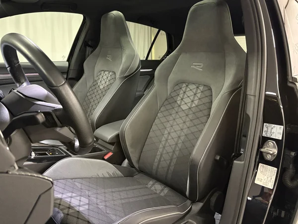 VOLKSWAGEN Golf VIII (2024) — foto 3 van 15
