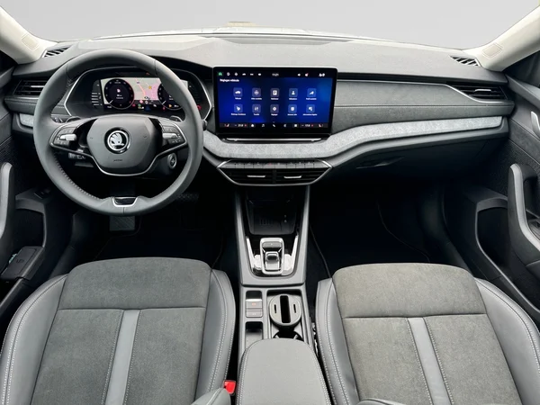 SKODA Octavia Combi (2024) — foto 2 van 18
