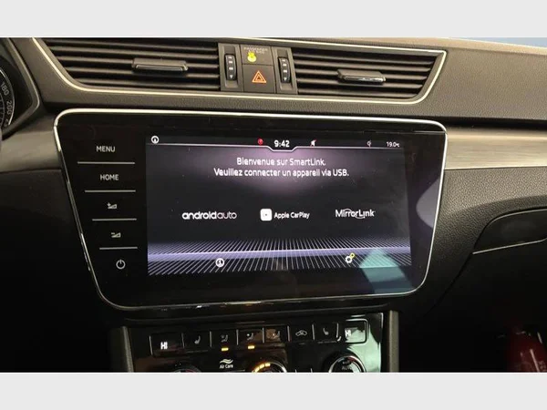Skoda Superb Combi (2019) — foto 5 van 15