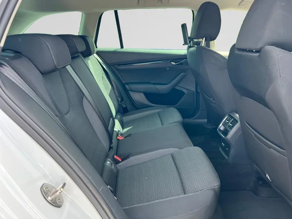 SKODA Octavia Combi Dsl (2023) — foto 4 van 18
