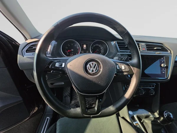 VOLKSWAGEN Tiguan (2019) — foto 4 van 24