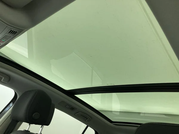 VOLKSWAGEN Touran (2020) — foto 24 van 31