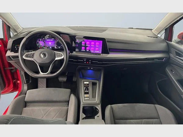 Volkswagen Golf VIII eHybrid (2021) — foto 2 van 15