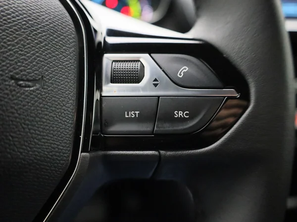 Peugeot e-2008 (2023) — foto 11 van 43