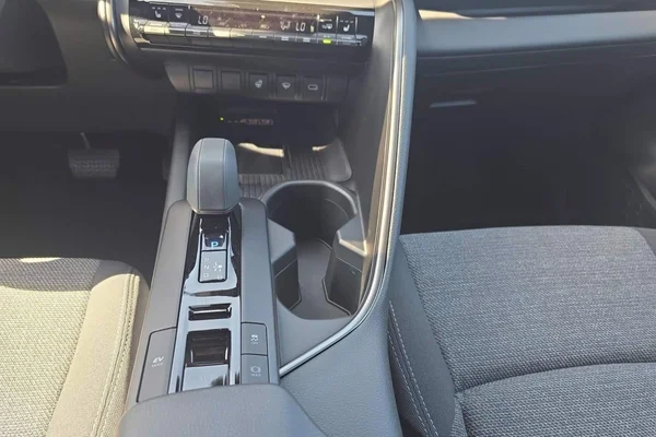 Toyota C-HR Hybrid (HEV) (2026) — foto 9 van 27