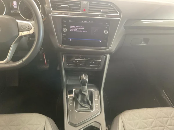 VOLKSWAGEN Tiguan (2022) — foto 3 van 20