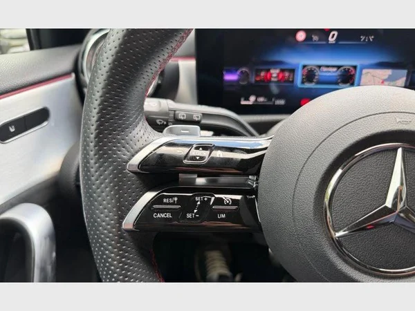 Mercedes-Benz A 180 (2023) — foto 13 van 31