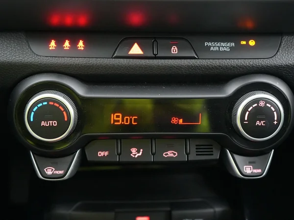 Kia Stonic (2024) — foto 9 van 21