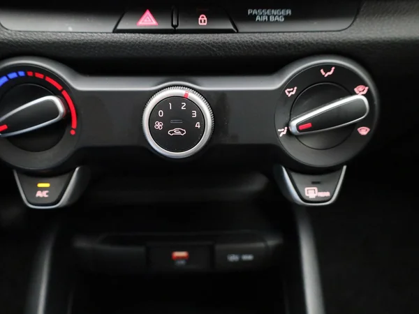 Kia Stonic (2022) — foto 11 van 37