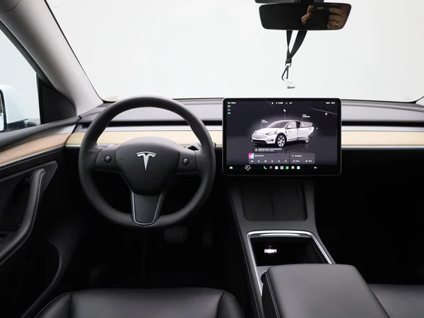 Tesla Model Y (2023) — foto 41 van 43