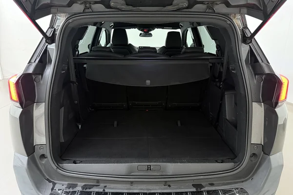 Peugeot 5008 (2018) — foto 16 van 20
