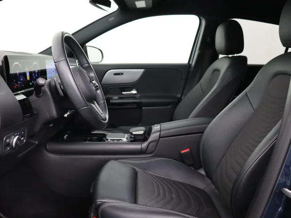 MERCEDES GLA 250 (2022) — foto 2 van 33
