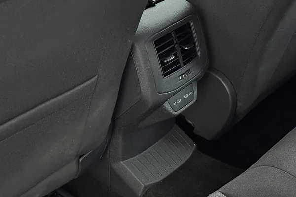 Volkswagen T-Roc (2022) — foto 2 van 30