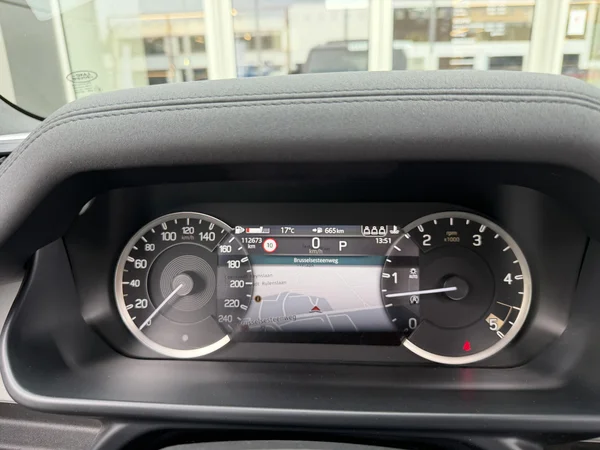 Land Rover Defender (2022) — foto 9 van 31