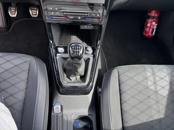 VOLKSWAGEN T-Cross (2024) — foto 9 van 22