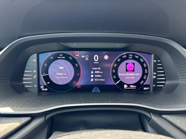 SKODA Octavia Combi (2025) — foto 6 van 24