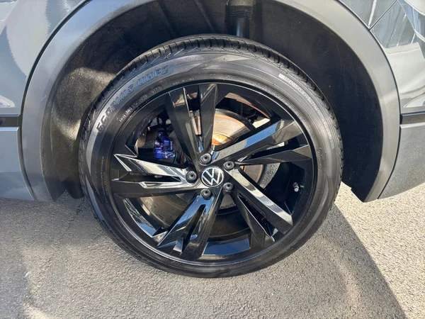 VOLKSWAGEN Tiguan (2020) — foto 15 van 22