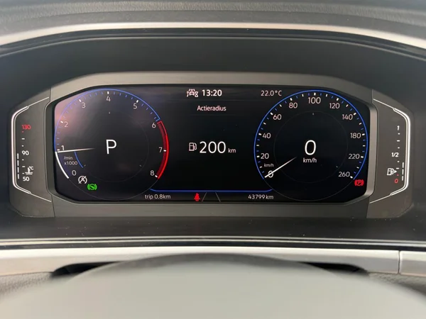 VOLKSWAGEN T-Roc (2022) — foto 4 van 20