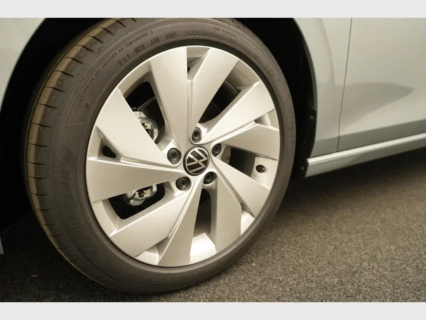 VOLKSWAGEN Golf VIII (2026) — foto 4 van 27