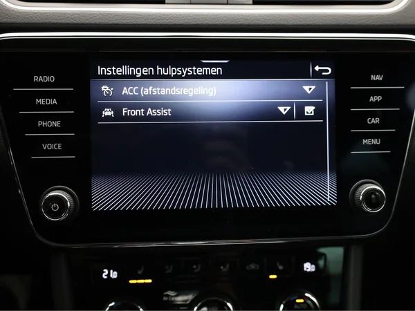SKODA Superb Combi (2023) — foto 14 van 23