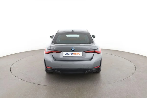 BMW i4 (2023) — foto 12 van 17