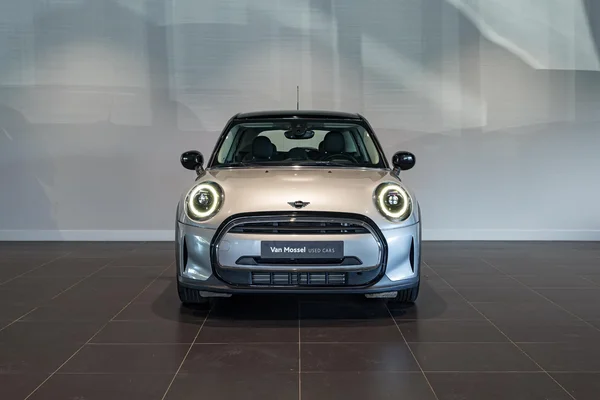 MINI Cooper (2024) — foto 23 van 35