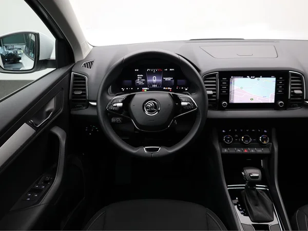 SKODA Karoq (2023) — foto 6 van 21