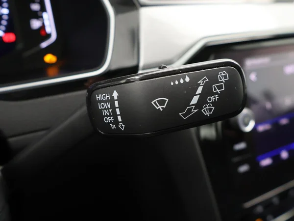 VOLKSWAGEN Passat Variant GTE (2022) — foto 10 van 31
