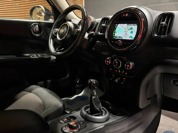 Mini One (2019) — foto 6 van 22