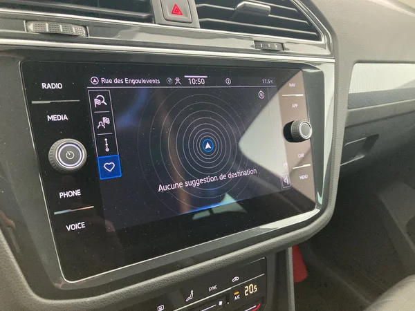 VOLKSWAGEN Tiguan (2022) — foto 24 van 36