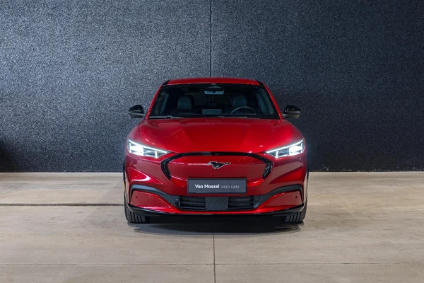 Ford Mustang Mach-E (2024) — foto 12 van 37