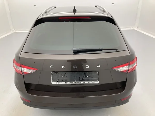SKODA Superb Combi (2020) — foto 11 van 36