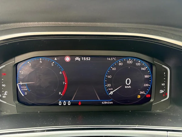 VOLKSWAGEN T-Roc (2023) — foto 6 van 24