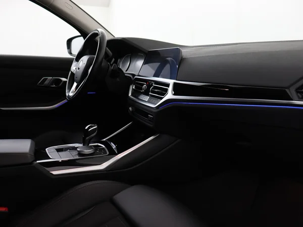 BMW 320 (2021) — foto 3 van 30