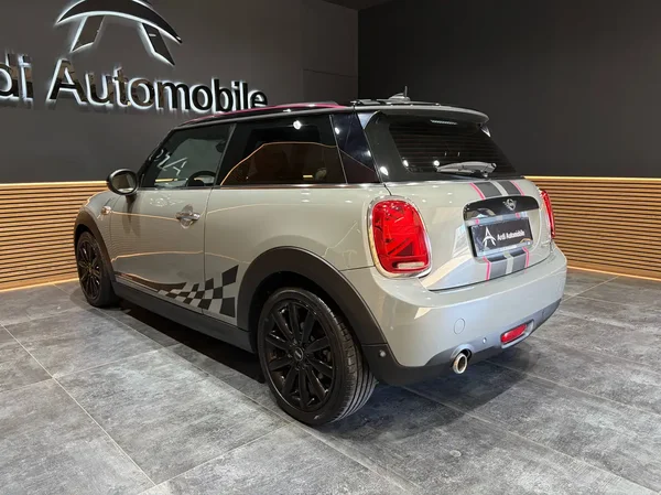 Mini Cooper (2019) — foto 19 van 22